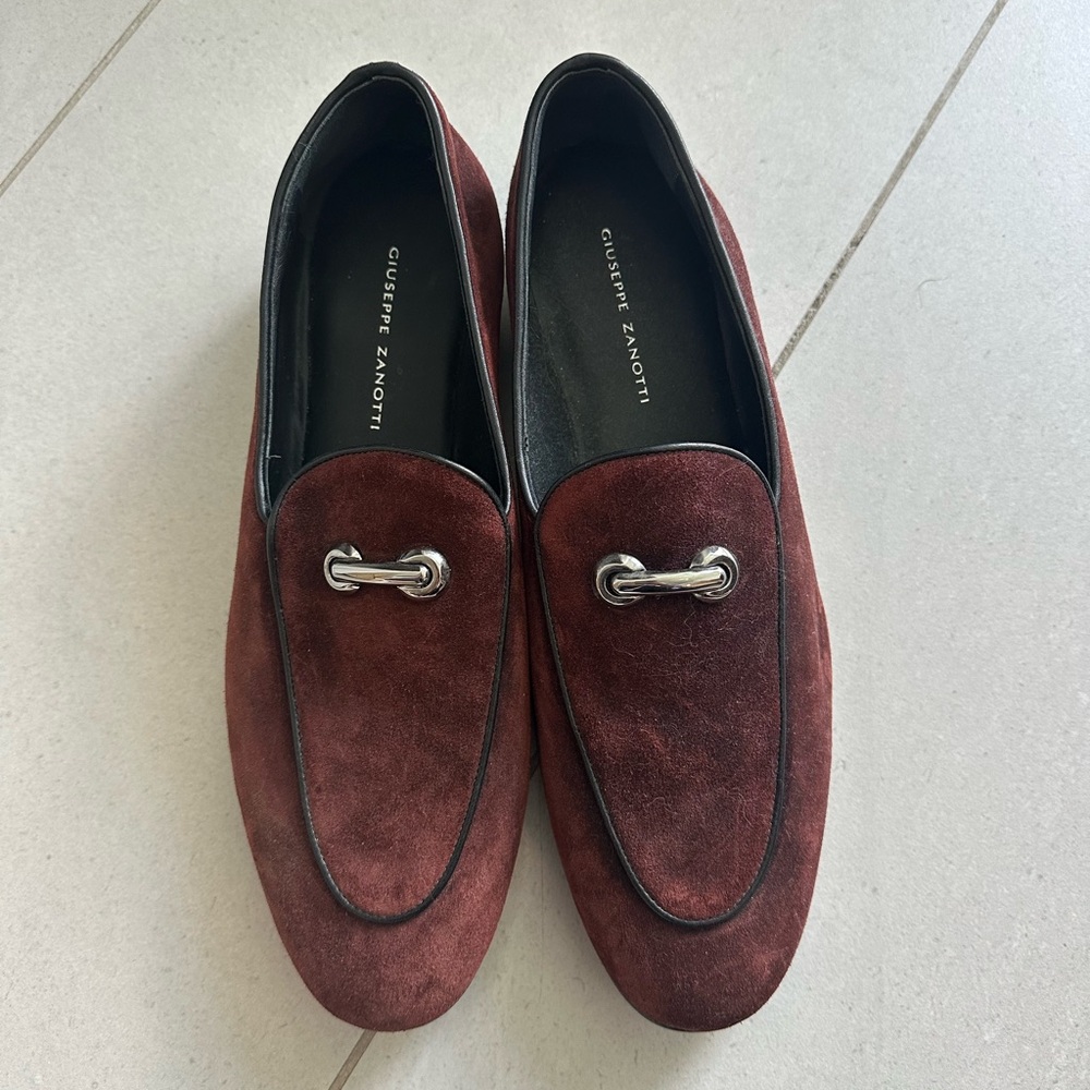 Men’s Giuseppe Zanotti loafer size 43 slip on metal
Bit